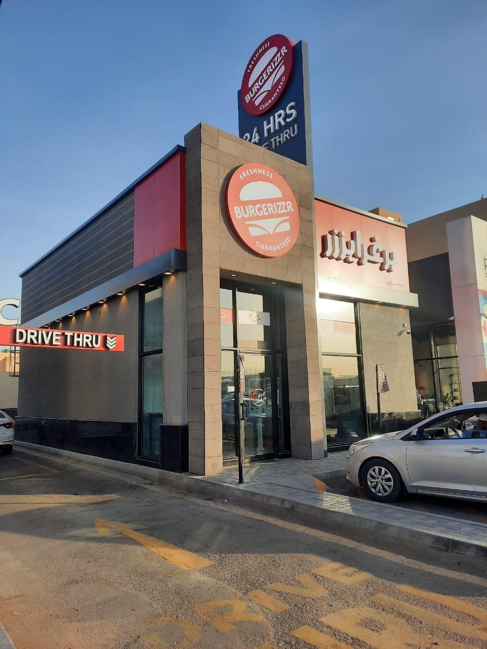 Burgerizzr, Riyadh: the drive-through branch with its pylon sign and red brand fascia